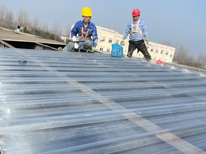 成都欣國立低溫科技廠房屋頂FRP采光瓦煥新工程